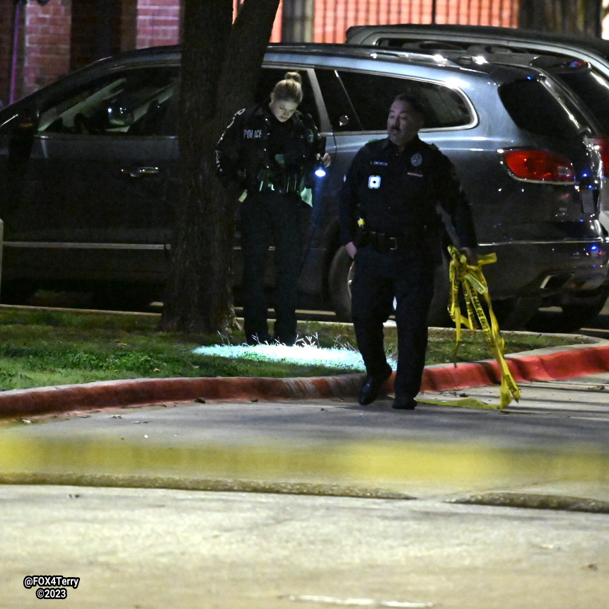 @DallasPD detectives on scene in West Dallas where 3 teens have been wounded by gunfire