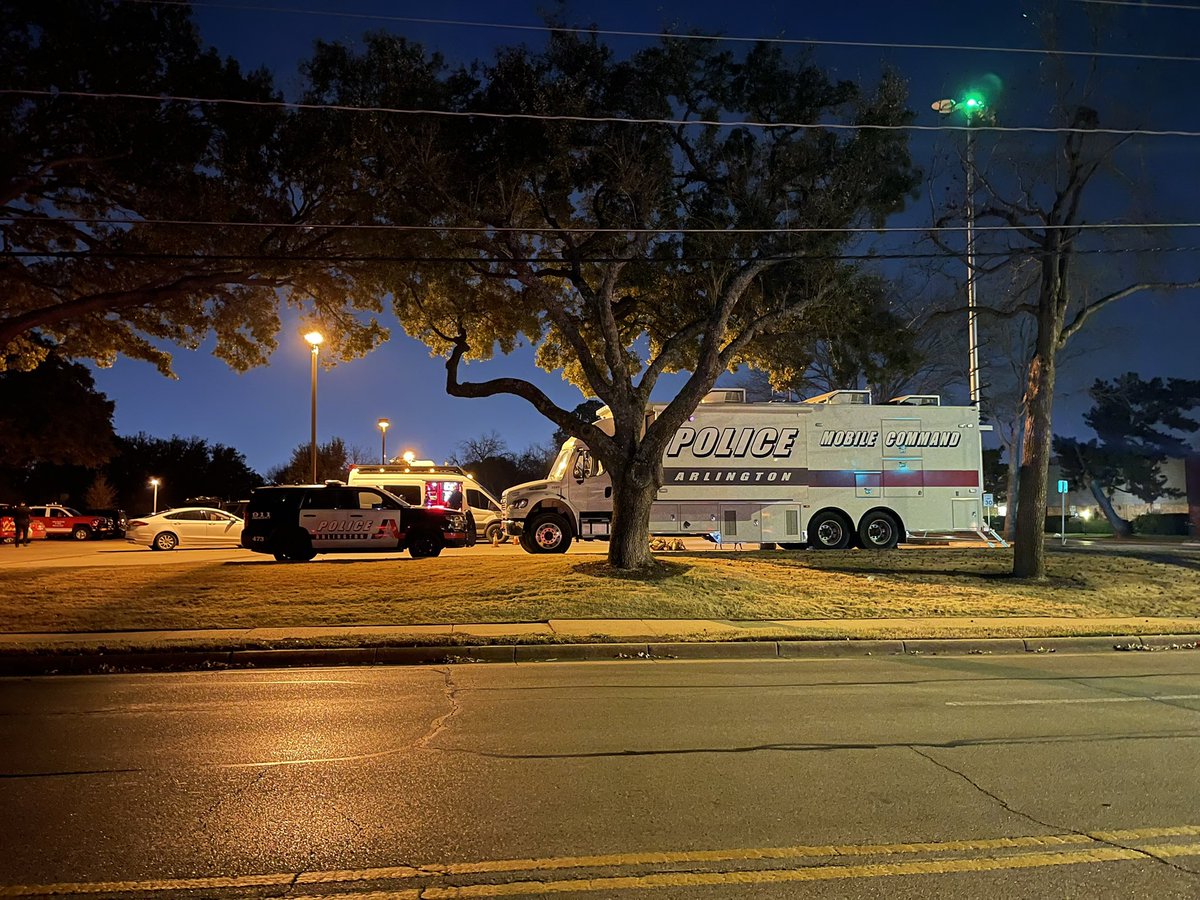 SWAT (Arlington) Arlington PD SWAT is working a barricaded person inside a home in the 2500 block of S Fielder Road. The command post is set up at a nearby church.