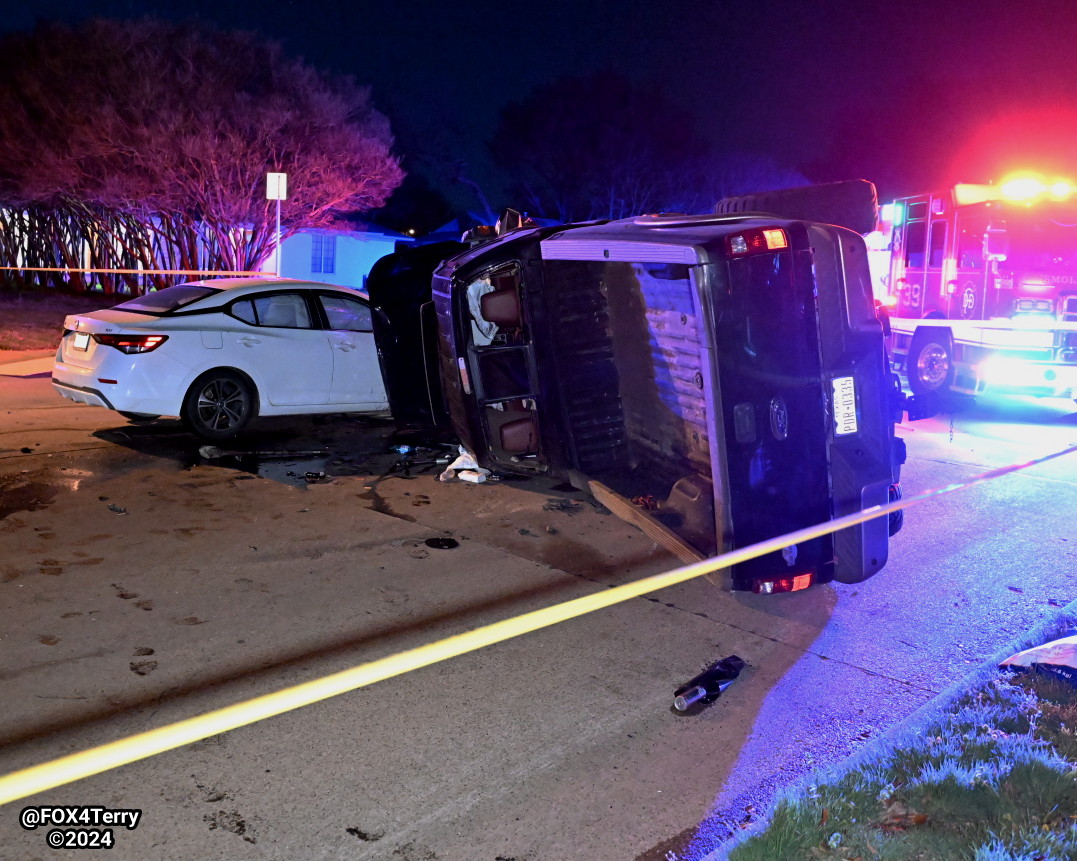 @DallasPD on scene of a deadly crash along Centerville Rd in Far East Dallas.