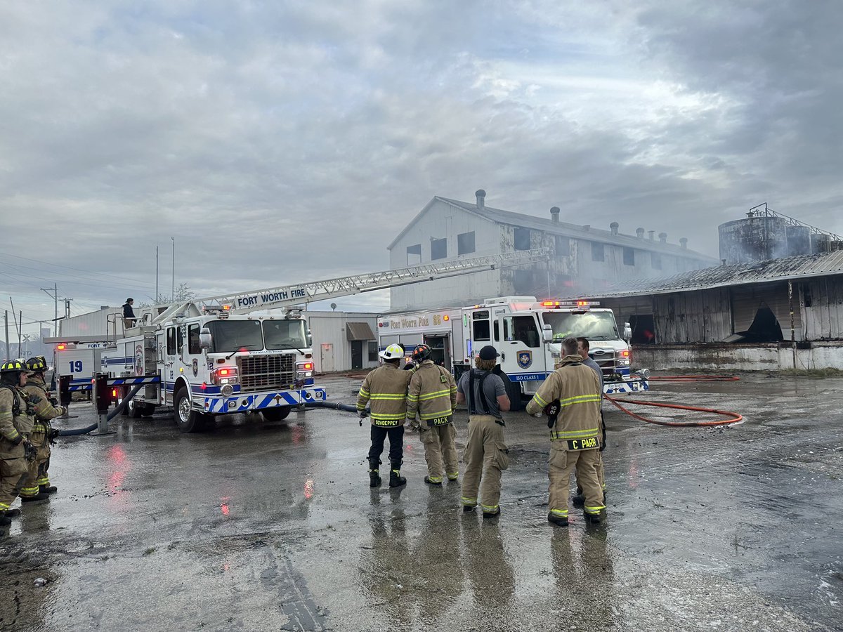 The FWFD PIO is on scene of a multi alarm fire on the northside of FortWorth at the NE corner of East Long Avenue and Deen Road. The structure is abandoned. It is currently a 2-alarm assignment. Interested media should stage at the parking lot in the 3300 block of Deen Road