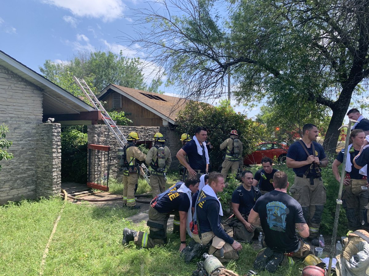 Working fire 7300 blk Berkman is under control. Firefighter suffered non life threatening injuries during fire attack and has been transported by ⁦@ATCEMS⁩