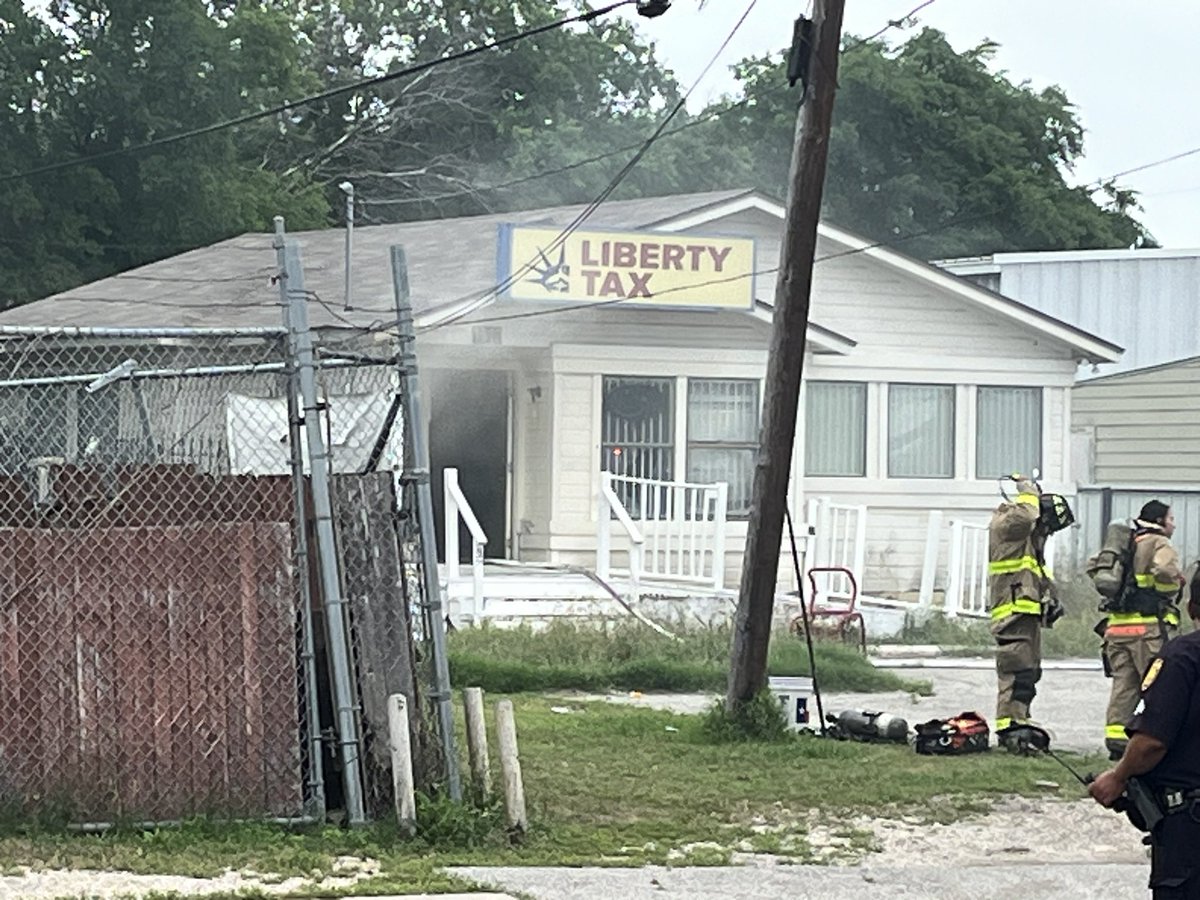 San Antonio Fire department working a structure fire. This at 100 Henry st.Appears to be an an abandoned Liberty Tax business