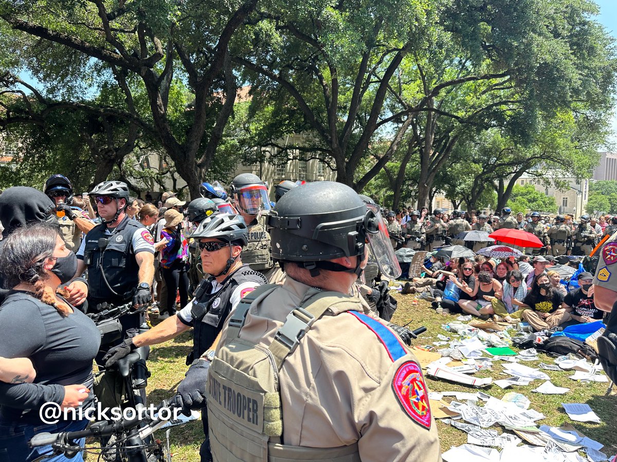 Protestors have bound themselves together at ut austin, as an increasing amount are being arrested by texas state troopers texas state troopers are now moving in and making arrests at ut austinprotestors are refusing to leave, and at least six have been arrested in the past 5 mins alone