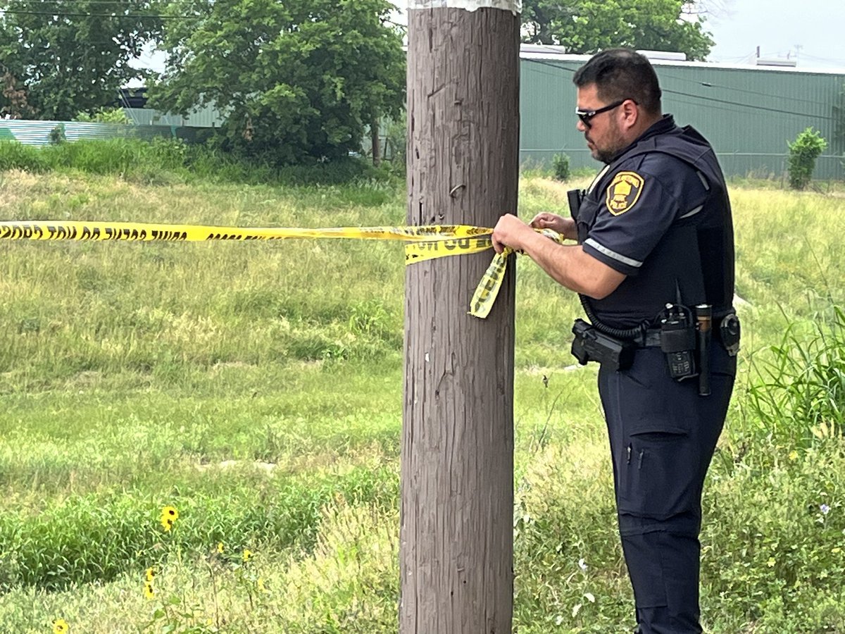 BODY FOUND:SA PD is working a scene where a dead body has been found. No details as of now. SAFIRE confirmed that there is a person DOA. Working on getting details