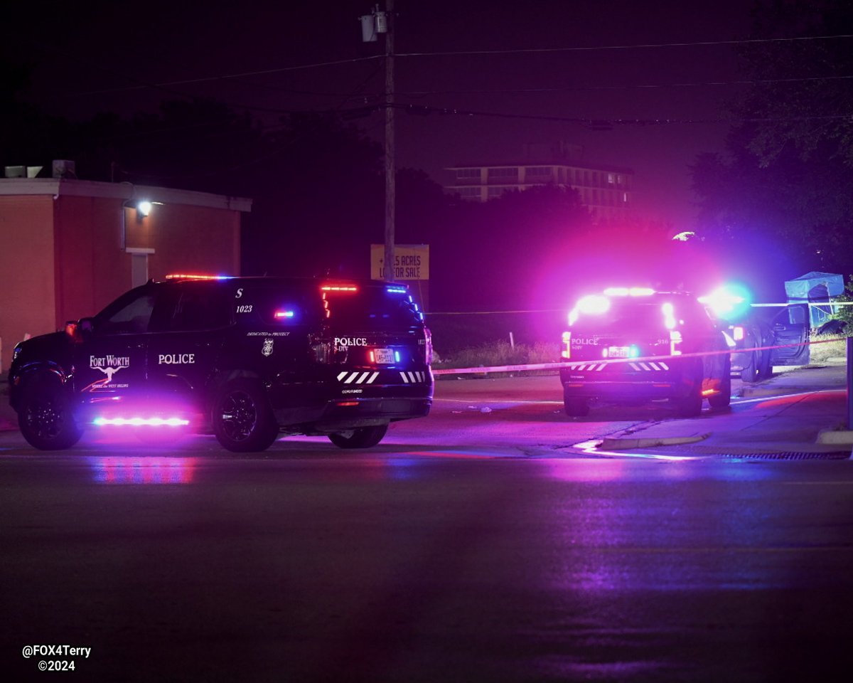 Fort Worth Police homicide detectives on scene of a deadly shooting along Hemphill St.