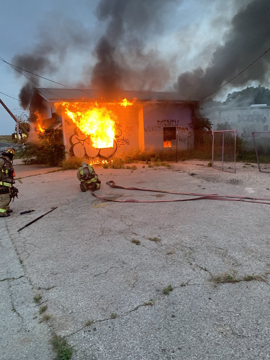 Working fire in vacant building 5221 E. Cesar Chavez