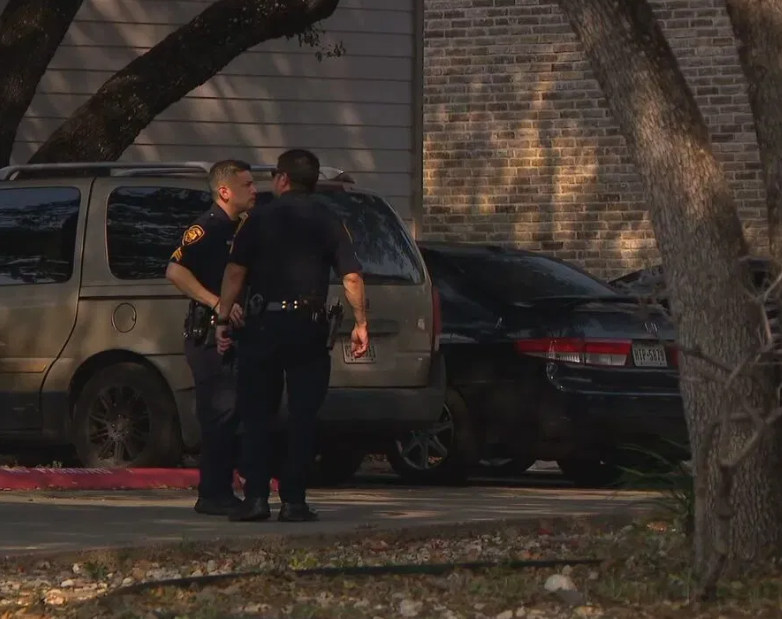 Officer kills teen after hearing gunfire, seeing suspect with gun standing over victim.