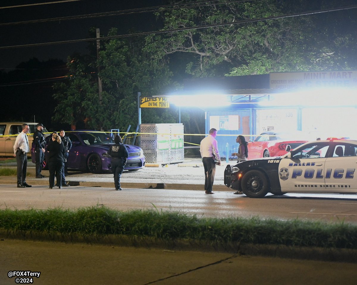 @DallasPD homicide detectives working to locate two men that shot a man to death at a PleasantGrove area store.