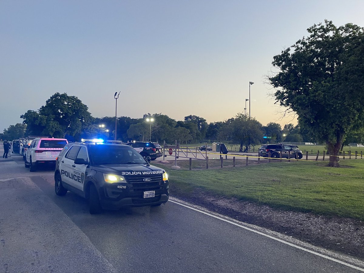 A man was shot by police at Sunnyside Community Park after he was allegedly shooting his gun. Two @houstonpolice officers shot at the man after trying to de-escalate the situation.The man is expected to survive