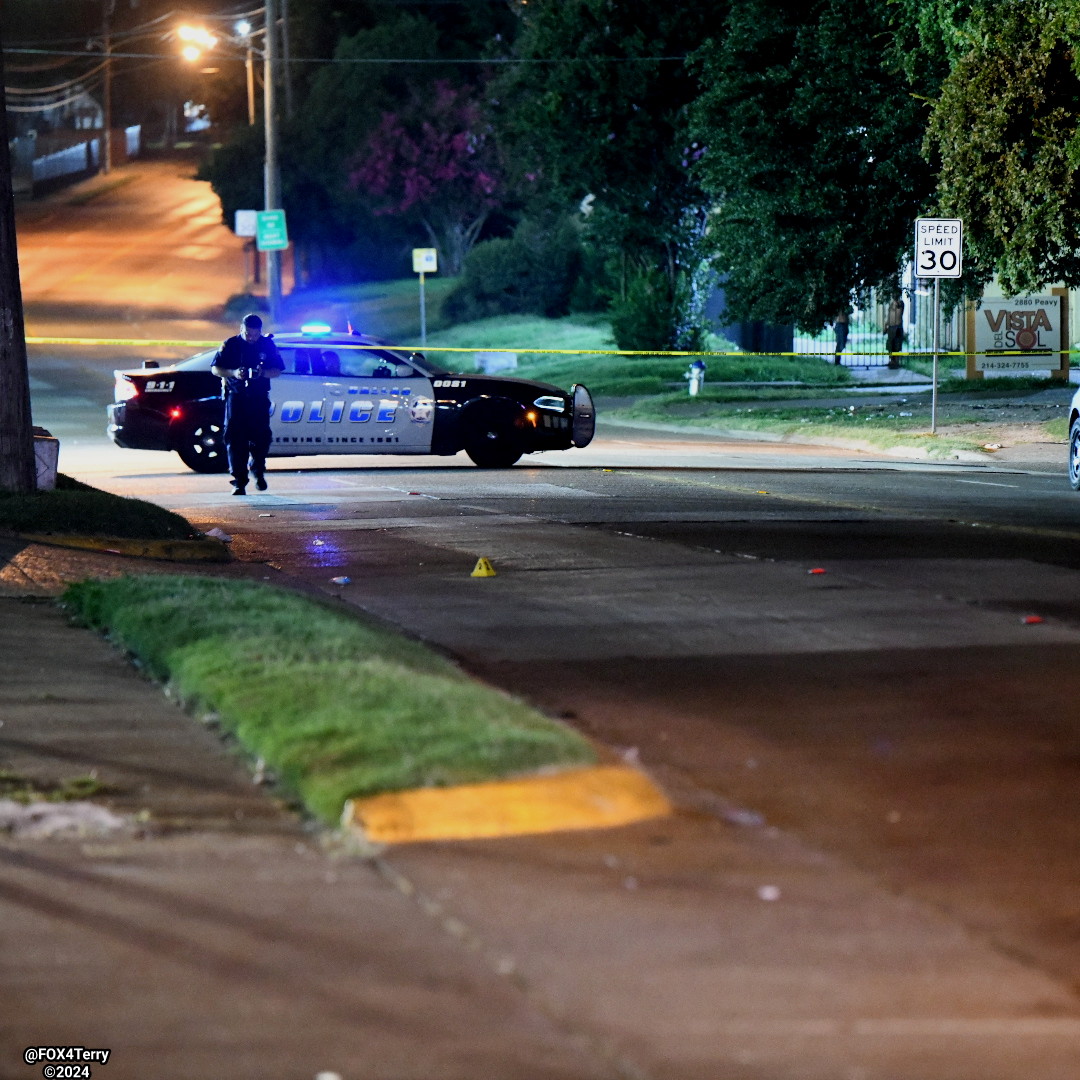 @DallasPD investigating after two men are shot along Peavy Rd in Far East Dallas.