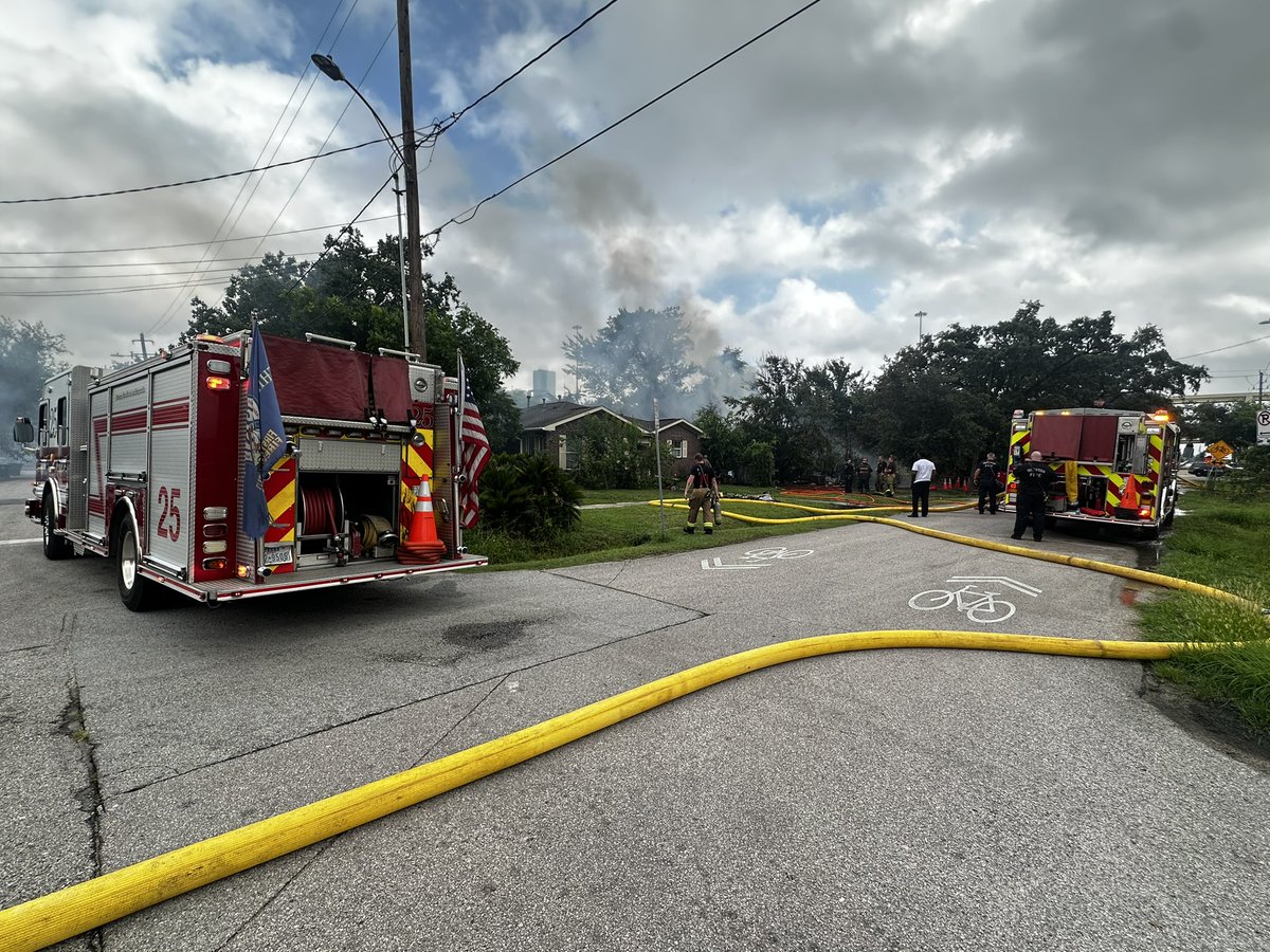 @HoustonFire is on scene at 2116 Hutchins. The house fire has been extinguished.  There are no reports of injuries or fatalities. HFD Arson is investigating the cause of the fire.