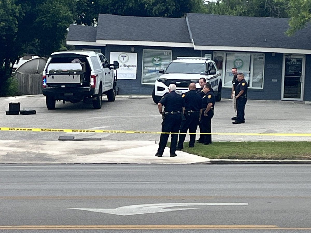 BOMB SQUAD along with Sa pd. This at Linda Dr and San Pedro. Traffic being rerouted at this location. Alamo collage pd is also at scene