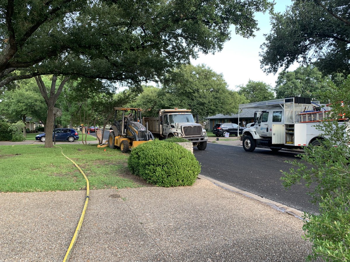 Hazmat Task Force 2200 blk Baltursol Dr, 2 inch gas line struck. 2 homes evacuated as a precaution. Fire crews monitoring area as ⁦@TexasGasService⁩ crews prepare to expose line for repairs. Operation expected to take several hours. 2 adults displaced