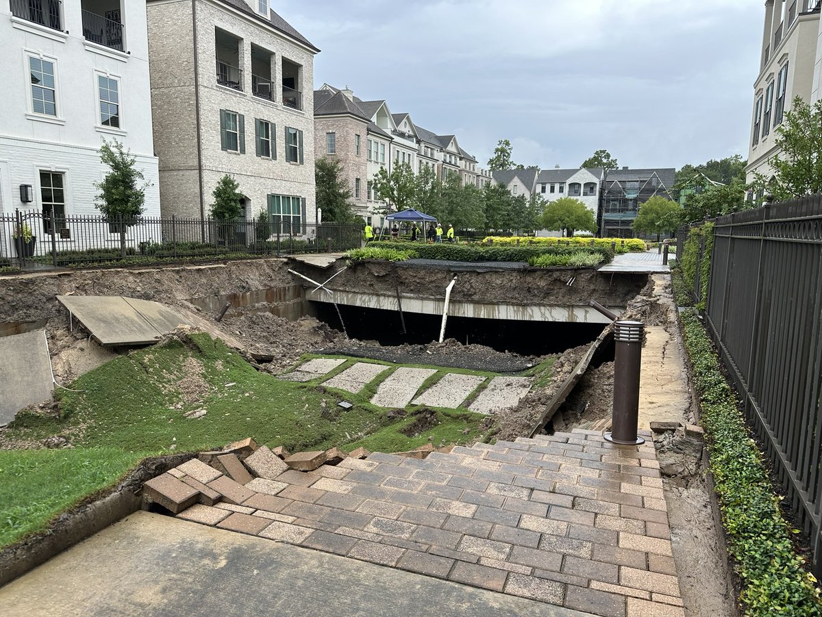 @HoustonFire is currently on scene at  405 Sutherland Terrace Place due to a ground collapse.  No one was injured. 8 homes were evacuated as a precaution.  Building engineers are on location assessing the damage