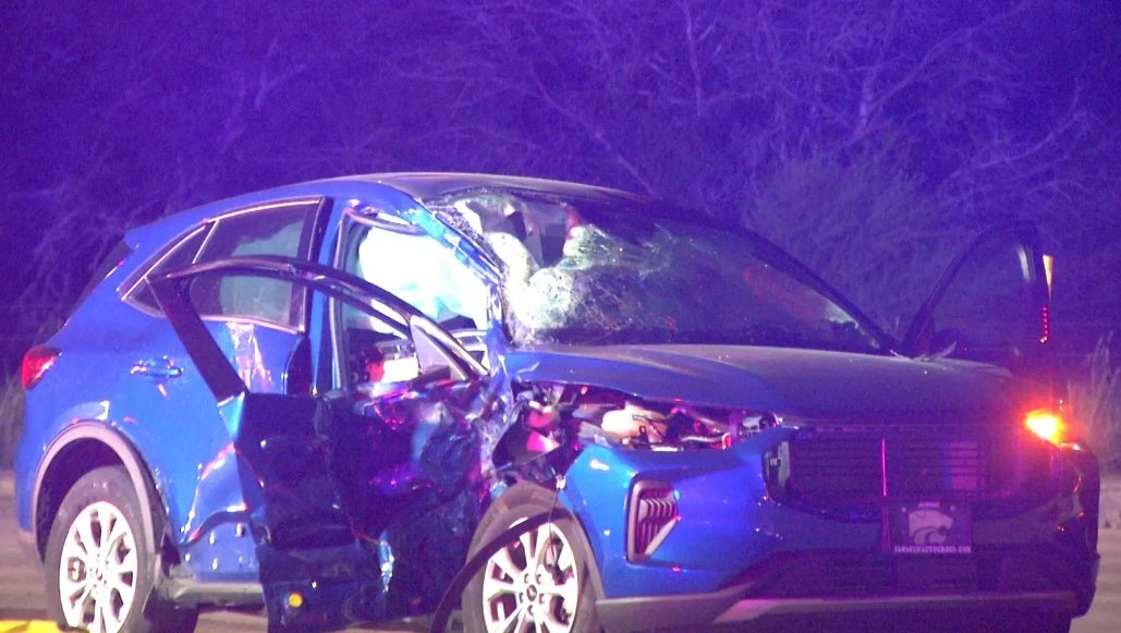 Teenager is dead after crashing his motorcycle into a vehicle on the North Side