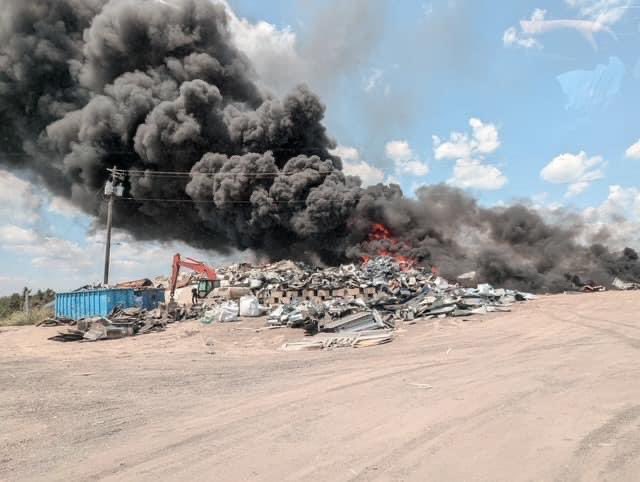 ATCEMS is on scene of a large trash fire in the 10500 block of Decker Ln, supporting firefighting efforts by @tcesd12 and TCESD 2. No patients or injuries have been reported thus far, this thread will be updated if that changes. 