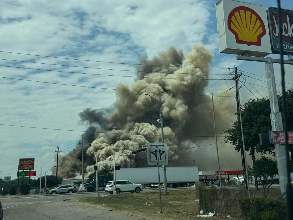 Structure Fire (Dallas) Dallas Fire Rescue is working a structure fire at a commercial auto facility in the 34200 block LBJ Freeway near Bonnie View Road. Thanks to Andrea Thompson for the photo