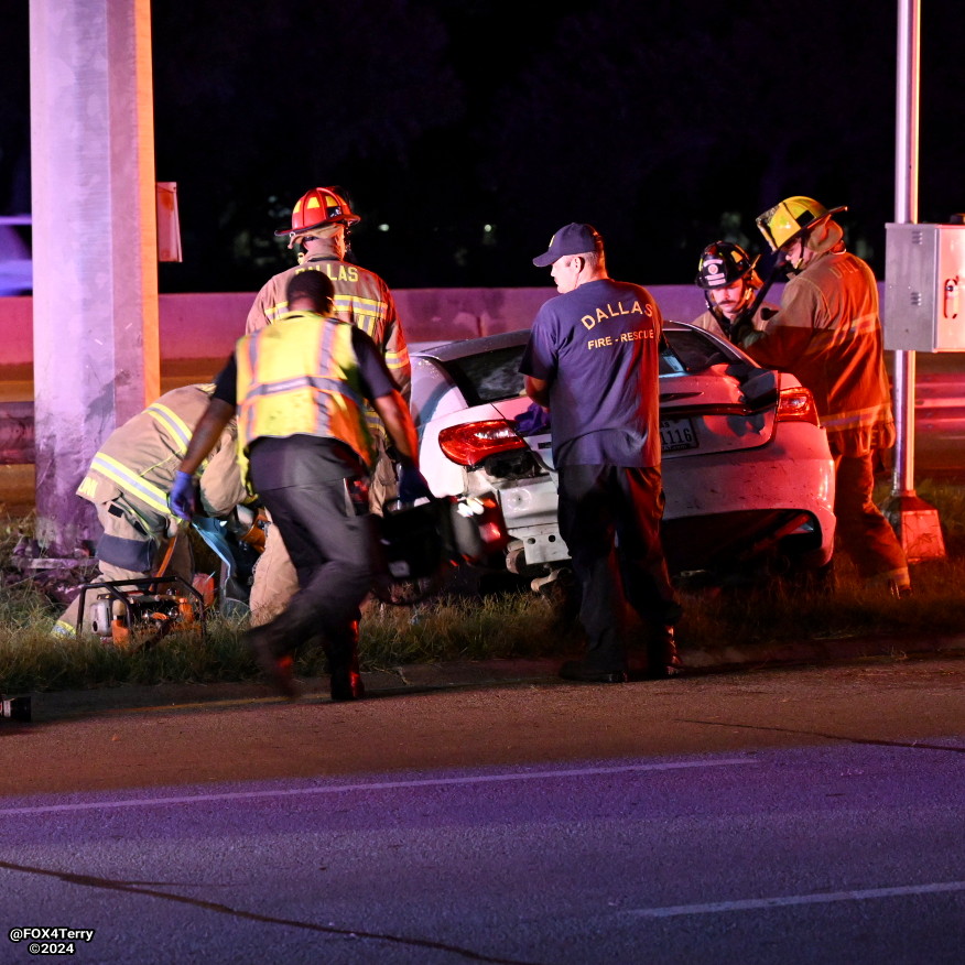 @Dallas_Sheriff deputies. A car vs pole fatal crash occured along SB Stemmons Frwy near Wycliff. Currently they're working a pedestrian struck fatality crash on WB E RL Thornton Frwy at Buckner Blvd. 