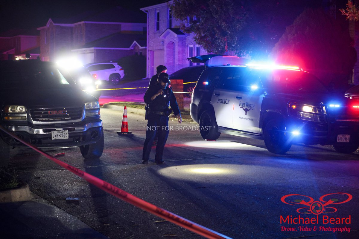 2 critical after southside shooting. At 9:43 south division officers responded to the 3900 block of Golden Horn lane for a reported shooting. When officers arrived they found a 21 year old male shot several times.