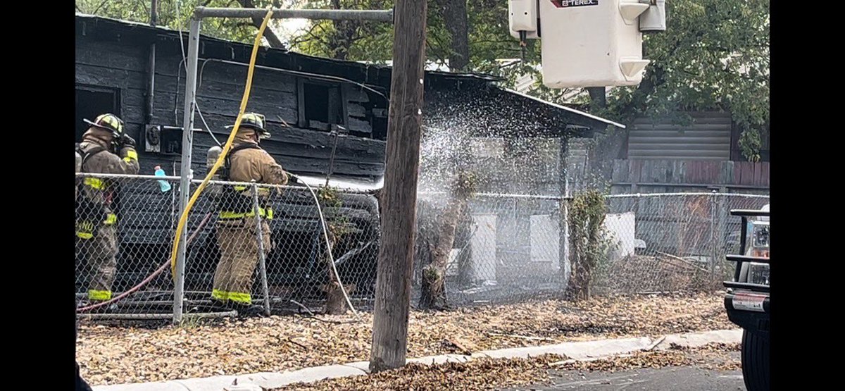 San Antonio Fire tells us that a vacant home was fully engulfed. The believe squatters may have set the fire. This at 1100 s Hamilton. Fire crews contained the fire. No one was at home and no one was hurt. Fire is being investigated