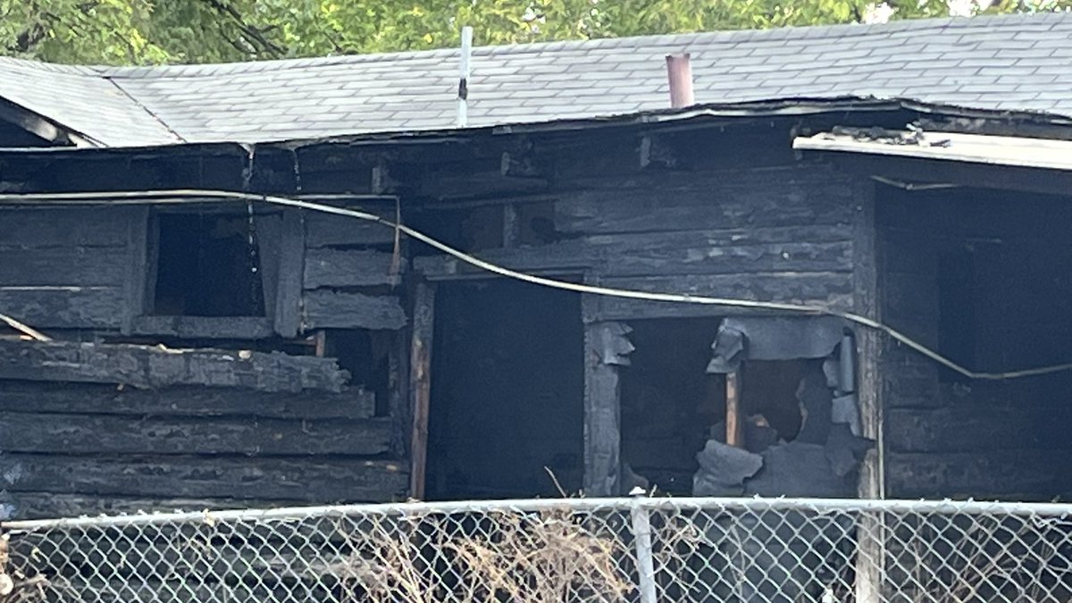 San Antonio Fire tells us that a vacant home was fully engulfed. The believe squatters may have set the fire. This at 1100 s Hamilton. Fire crews contained the fire. No one was at home and no one was hurt. Fire is being investigated