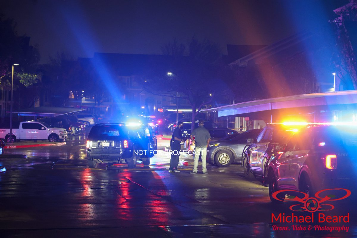 Fort Worth PD says On Sunday, November 17th, at 2017 hours, South units were dispatched to the 2300 block Pathway Dr for a shooting call. Upon arrival, Officers located a single victim with a gun shot wound to the head. Victim was transported to area hospital for injuries. No subjects in custody at this time.