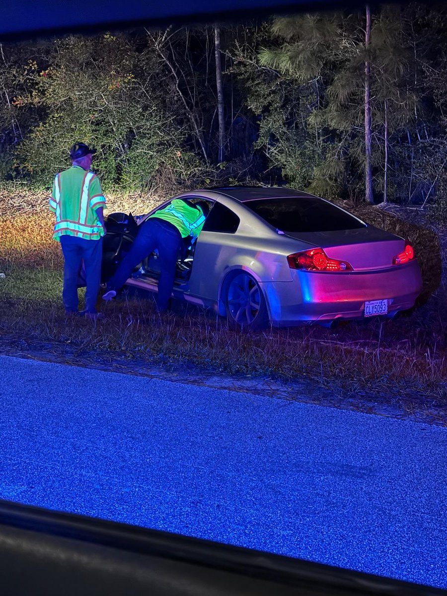 Heavy police presence near KUYKENDAHL RD/CINNAMON RUN. Constable Deputies have stopped a large group of drag racers some of which have crashed into the ditch.