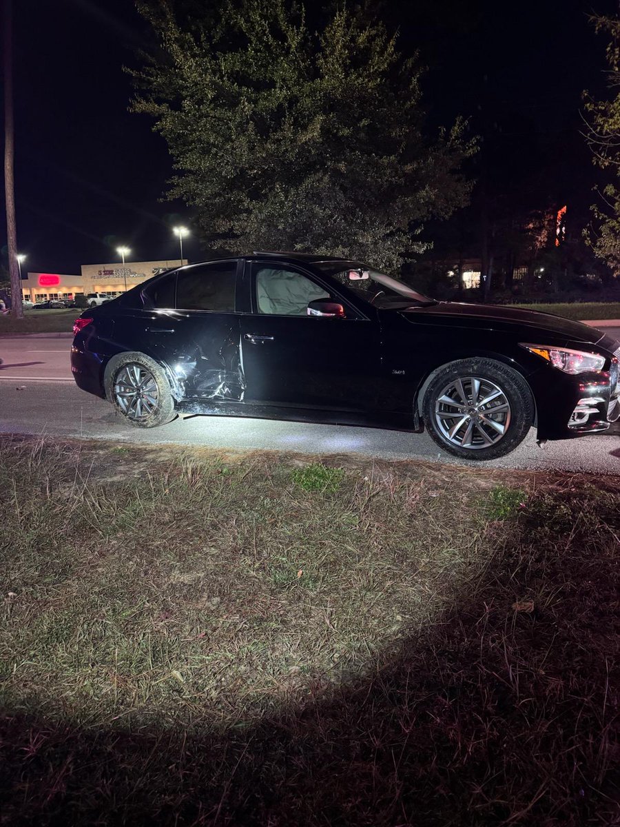 Heavy police presence near KUYKENDAHL RD/CINNAMON RUN. Constable Deputies have stopped a large group of drag racers some of which have crashed into the ditch.  