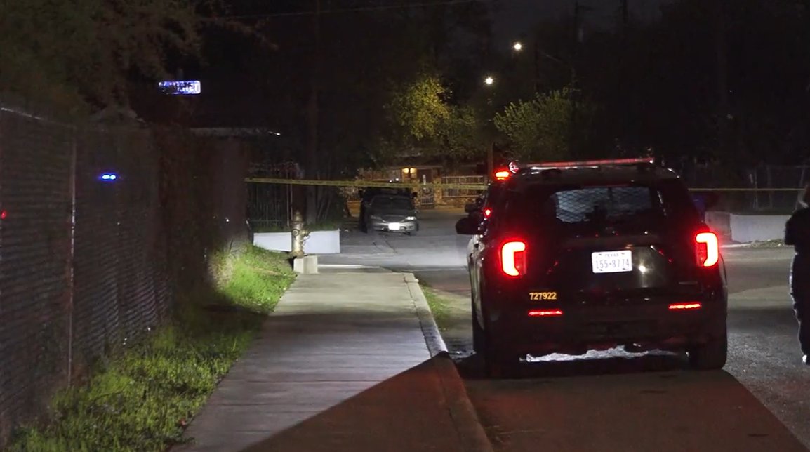 A man was shot in the leg outside his home on the city's West Side. incident occurred around 10:10 p.m. on Friday night near Elivra Sreet and SW 18th Street