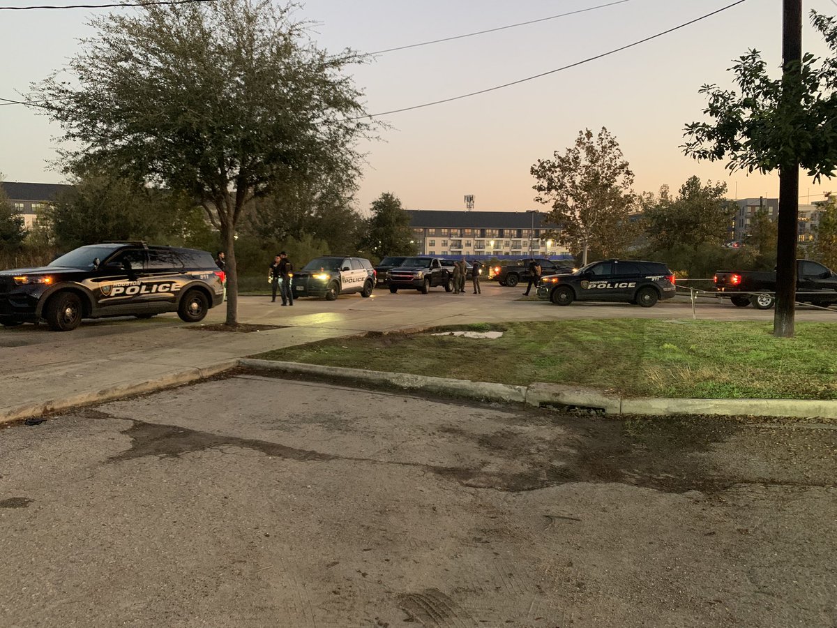 Houston police are wrapping up their search efforts to find a man who jumped in Buffalo Bayou this morning while fleeing police during a chase in a Kia Sorento which was reported stolen. The chase ended here on Jensen Dr. The medical examiner is on scene