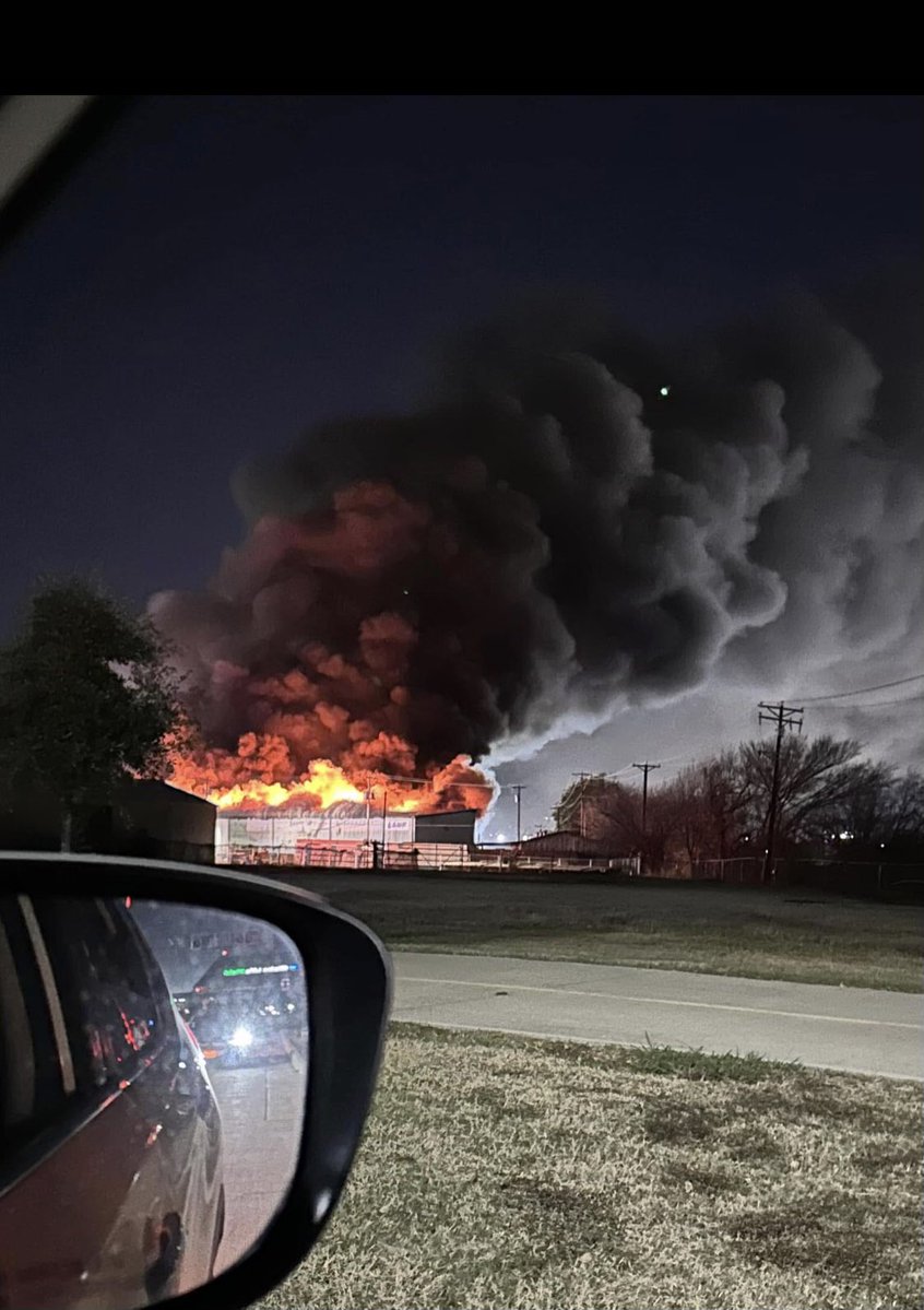 Arlington FD responded to a warehouse on fire at E. Abram Street near Stadium Drive.@DFWscanner fire in Arlington Tx on Abram street at a sheet metal co - pc Bryan Lopez