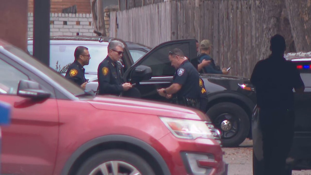 Police pursuit ends in shooting on San Antonio's North Side, suspects in custody