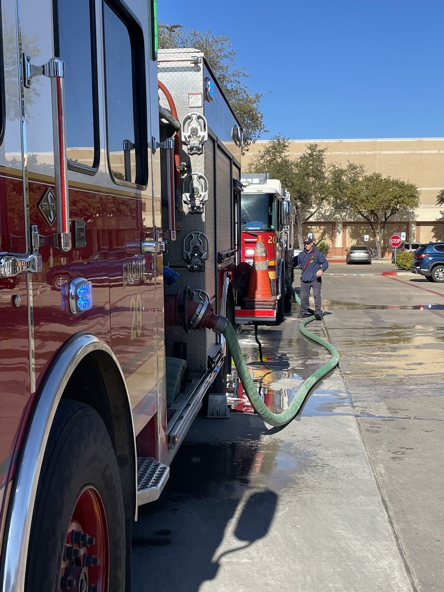 Austin firefighters on scene of a reported structure fire in the 6600 block of S Mopac Expy Svrd. Fire crews reporting burnt out HVAC unit on roof of @Starbucks . Expect ATXTraffic in the area