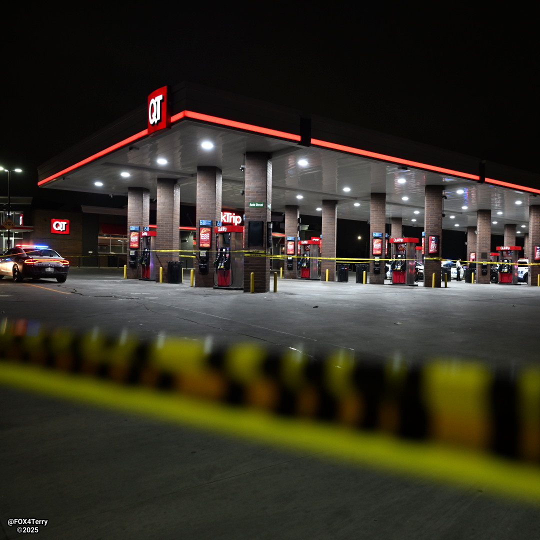 Dallas PD homicide detectives working to learn who shot a man to death overnight at a QuikTrip. This occurred at S Buckner Blvd and Samuell Blvd.