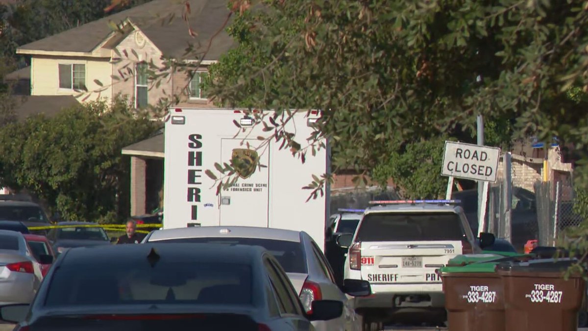 Homicide investigation : Young man killed after possible shootout, high-speed crash in Far Northeast Side neighborhood