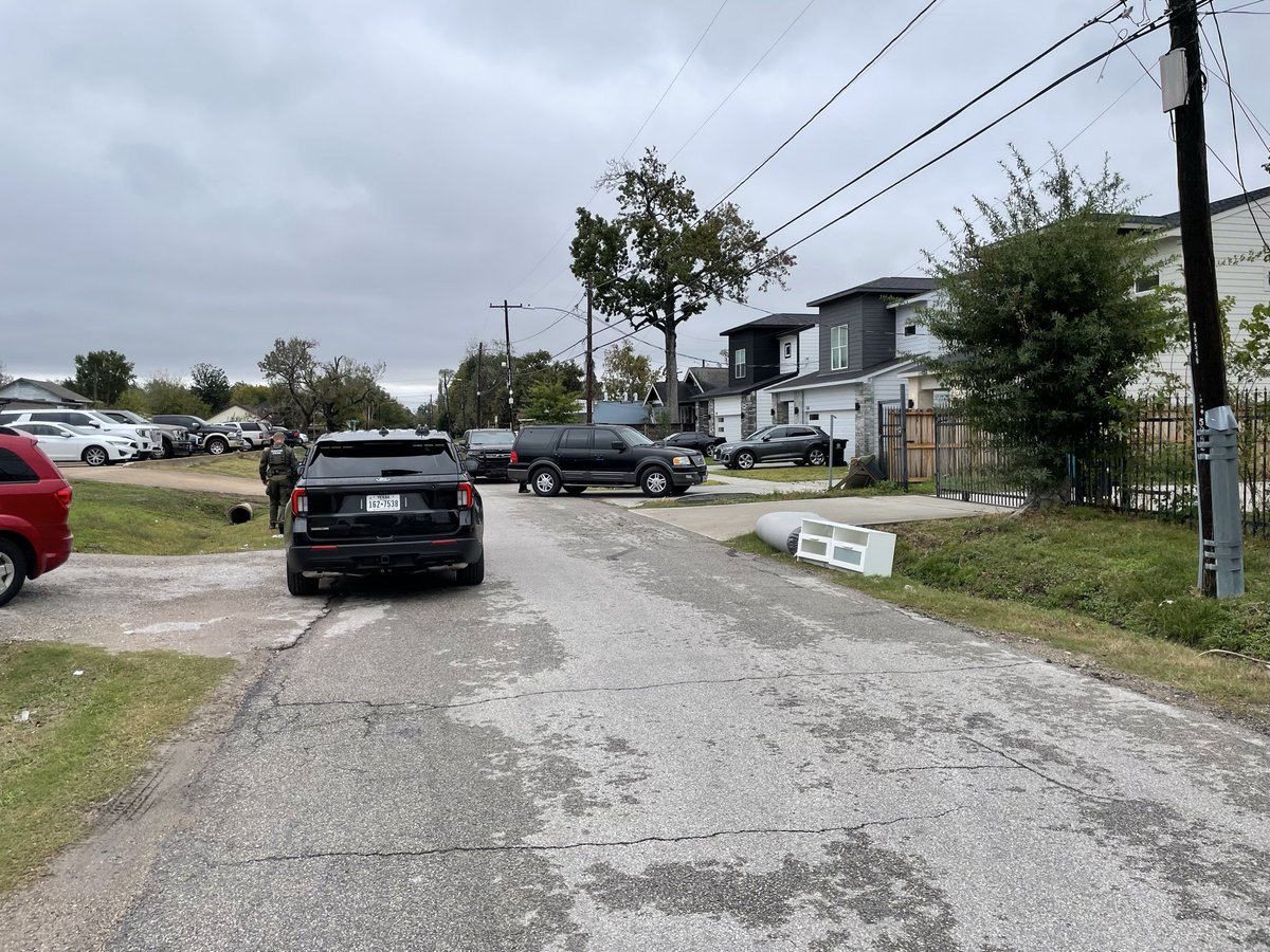 Downtown CST, North, K9 and PST officers are searching for a suspect with a felony warrant 500 Melbourne