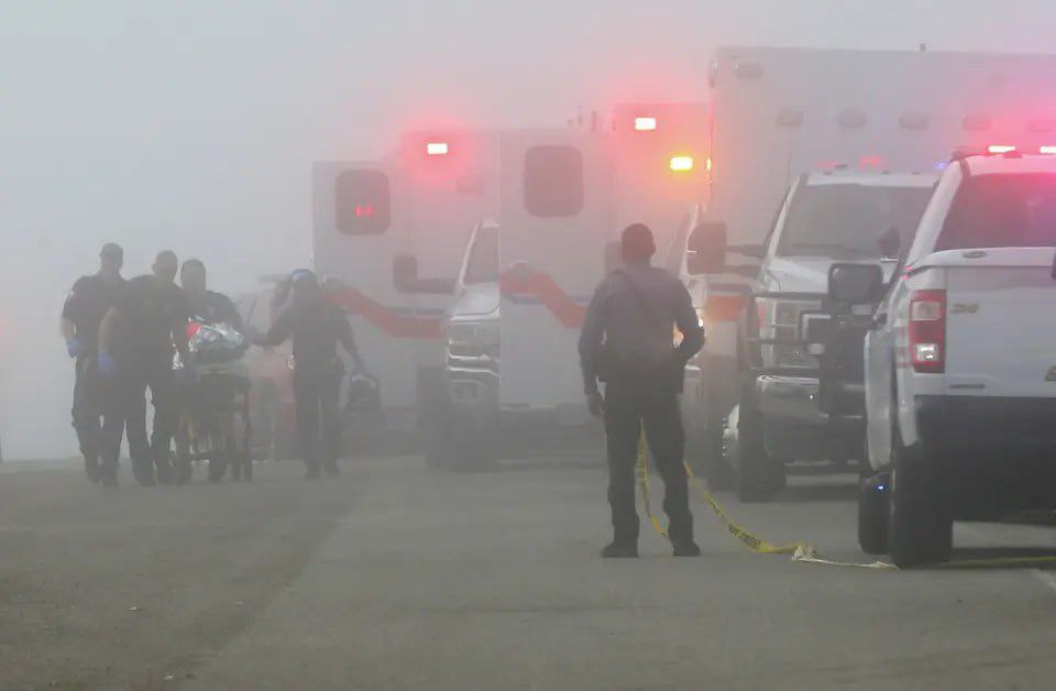 5 dead after Mexican Navy plane crashes in Texas while on aid mission. The plane was carrying four members of the Mexican Navy and four civilians. The Mexican Navy said five people died, two people were rescued and one person remains missing