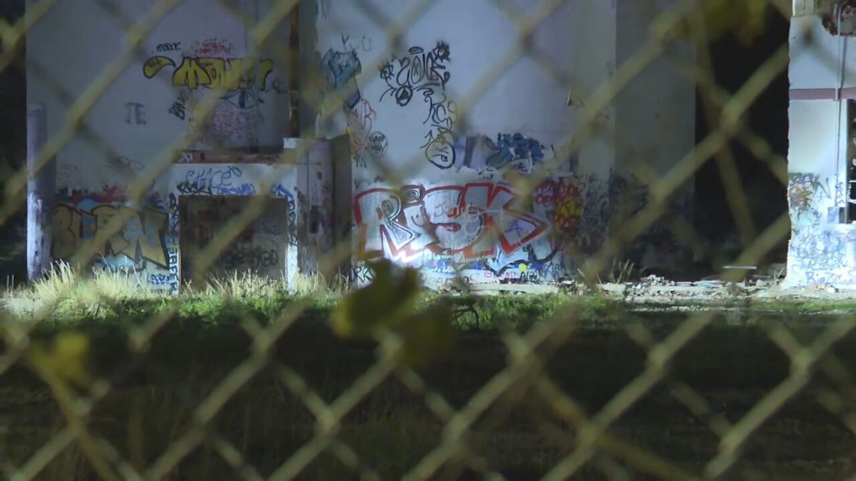 SHOOTING SENDS ONE TO HOSPITAL    person was rushed to the hospital after a shooting in the downtown area Tuesday evening. The San Antonio Fire Department said one person was transported to the hospital with a reported gunshot wound to the leg