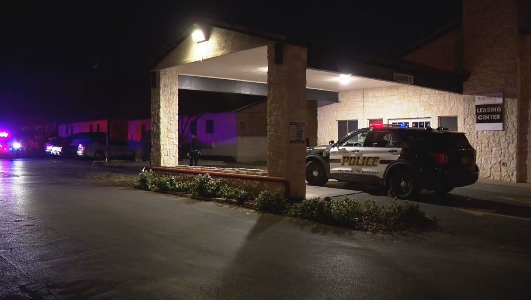 Victim uses belt as tourniquet after being shot by 2 women on Northeast Side