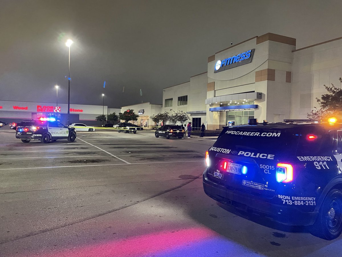 Clear Lake officers are at 11500 Gulf Freeway. Initial information is several males got into an argument and then exchanged gunfire. At this time the only injury reported is a male that was cut by flying glass