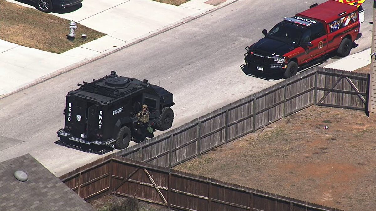 Deputies are responding to a barricaded subject incident in a Northwest Bexar County neighborhood, according to the Bexar County Sheriff's office