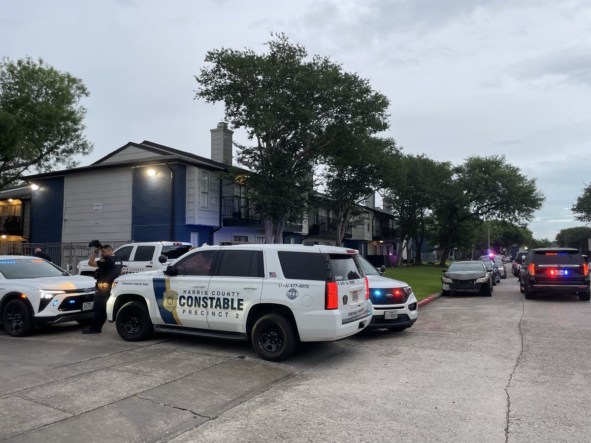 Clear Lake officers are at 1200 Redford. US Marshals Gulf Coast Task Force were serving a warrant for aggravated assault with a deadly weapon. The suspect barricade himself in an apartment and HPD SWAT responded to the scene