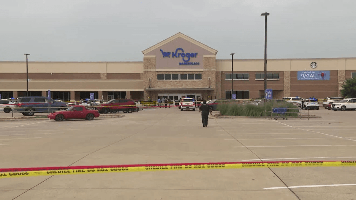 2 men critically injured in shooting inside Kroger store, shoppers flee: