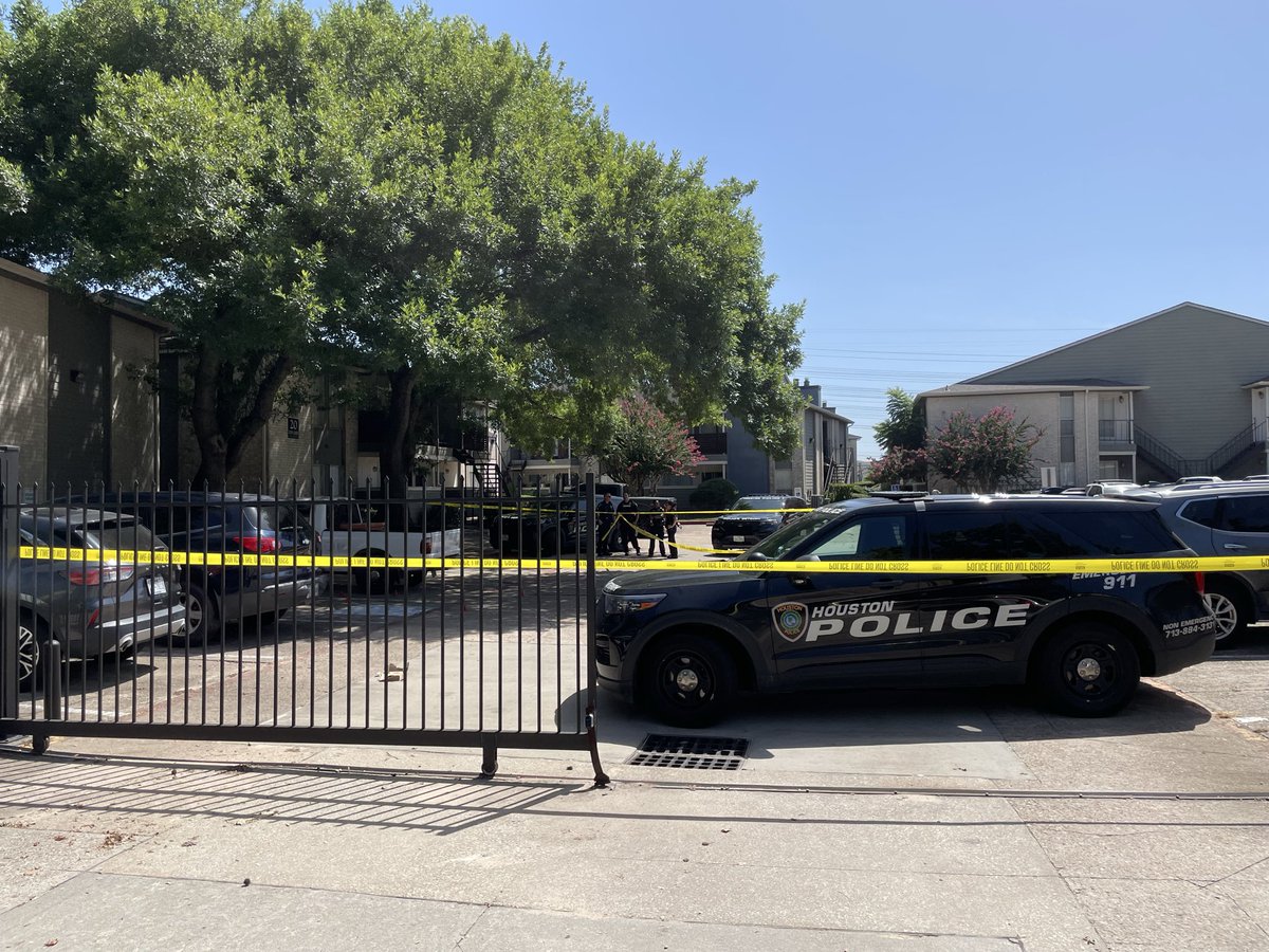 Homicide Investigators, Clear Lake, Fox, K9 and Patrol Support have a suspect in custody 15500 Pensgate. Assist by Pct. 8 Constable. 202Clear Lake officers are at a shooting scene 200 El Dorado. Adult female transported by HFD and is deceased at the hospital. Male suspect fled on a bicycle.