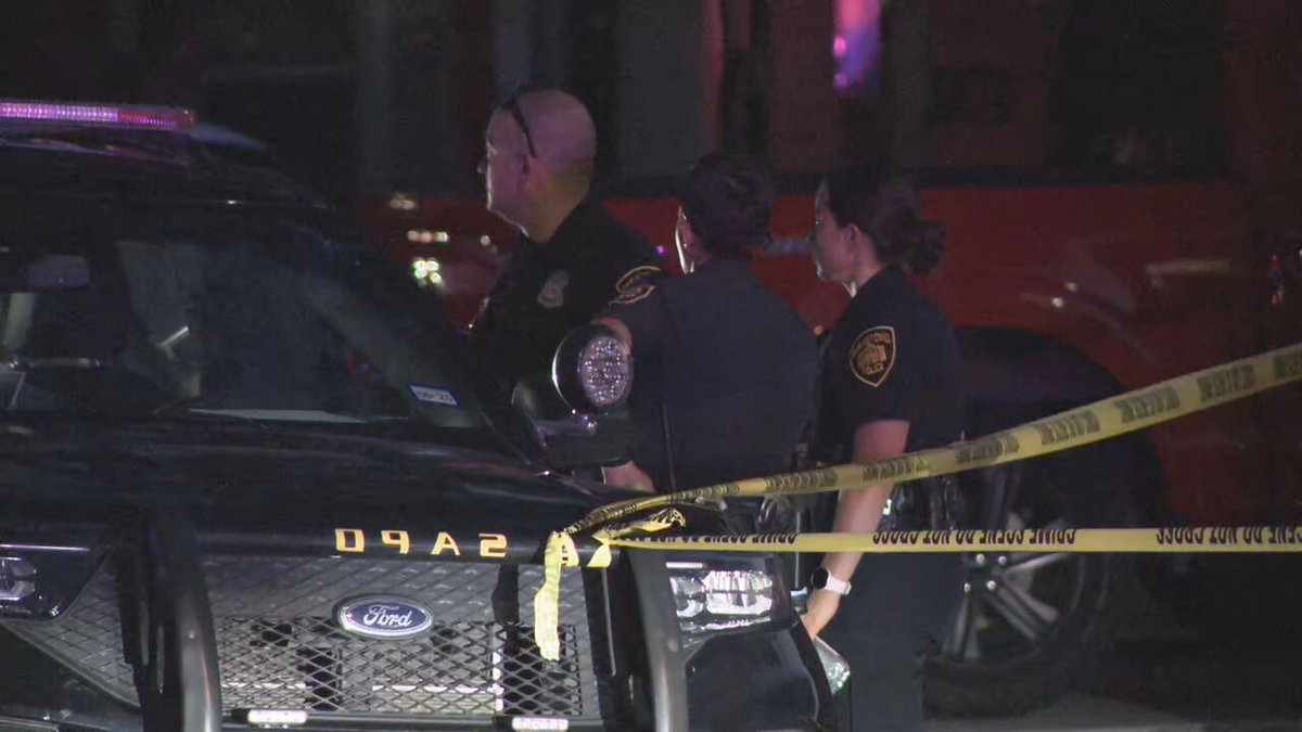 Police are investigating after a man was found with a gunshot wound to the head just west of downtown.    police were called to the scene of a reported shooting in Progress near the corner of West Poplar Street and NW 26th Street