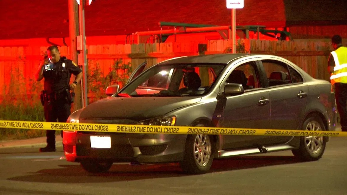 Gunman unloads about 10 rounds into car, killing man and wounding his mother