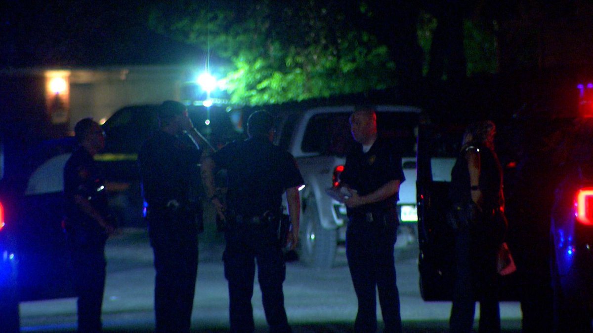 Teen dies after shooting amid car burglary reports.