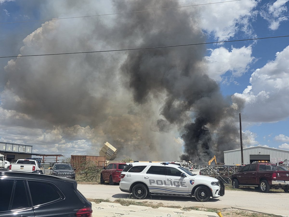 Multiple agencies are responding to a commercial structure fire on Alsace Avenue in Jarrell