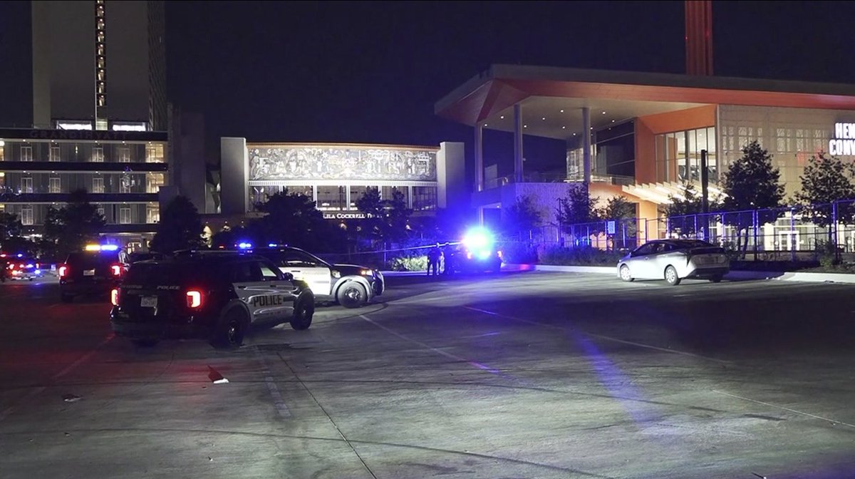 Man shot in the face during robbery near the Hemisfair restrooms